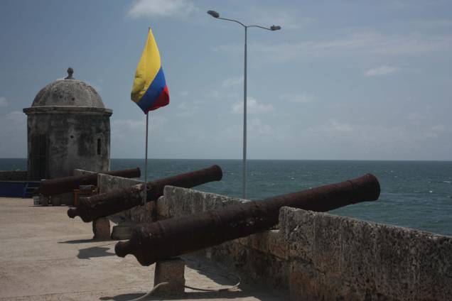 Os canhões apontados para o mar são o destaque do Castelo de San Felipe