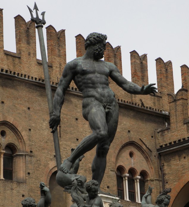Na <a href="https://viajeaqui.abril.com.br/estabelecimentos/italia-bolonha-atracao-piazza-maggiore" rel="Piazza Magiore" target="_blank">Piazza Magiore</a>, no coração de Bolonha, está a Fontana di Nettuno, uma obra em bronze criada por Giambologna no século 16