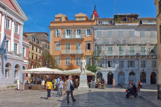 O destino é internacionalmente conhecido como <em>Corfu Town</em>