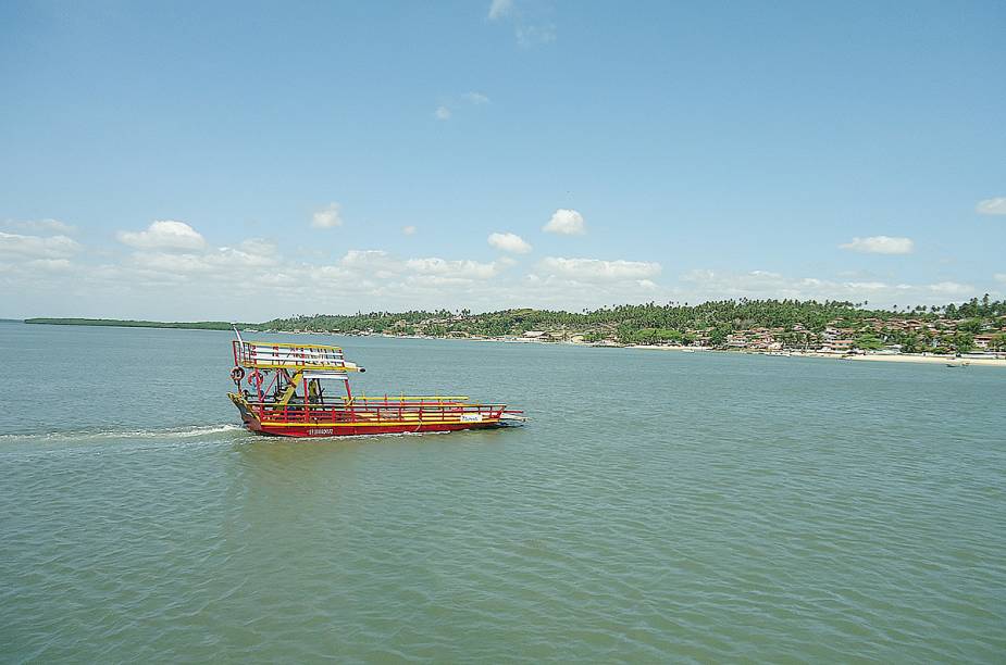 Balsas que ligam Barra do Cunhaú até Pipa