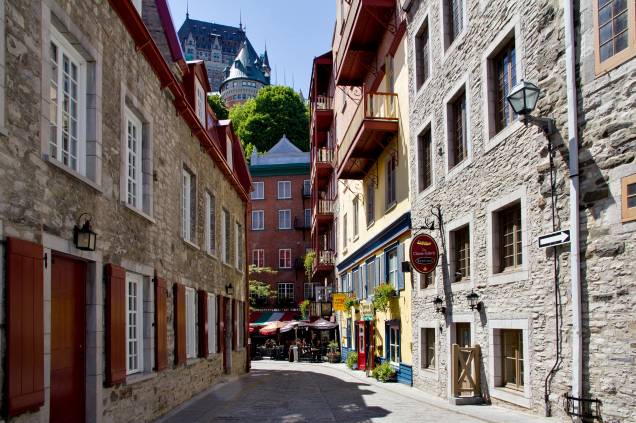 Uma das ruas da parte antiga de Quebec Uma das ruas da parte antiga de Quebec