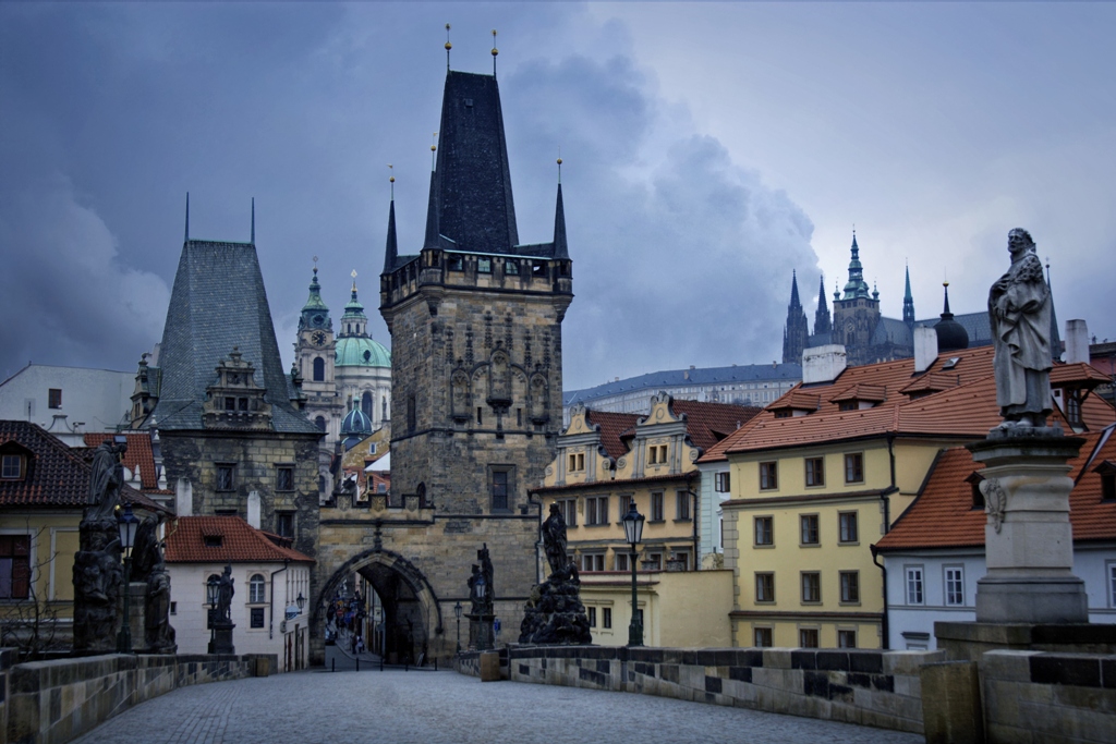 Ponte Carlos em Praga, com o Castelo ao fundo Ponte Carlos em Praga, com o Castelo ao fundo