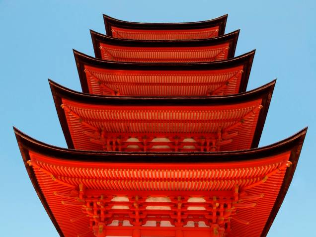 Pagodes são construções budistas que guardam algum tipo de relíquia relacionada ao Buda. De diversos estilos e formas, são encontradas em várias partes da Ásia. Esta, em típico estilo japonês, está na ilha de Miyajima, em Hiroshima Pagodes são construções budistas que guardam algum tipo de relíquia relacionada ao Buda. De diversos estilos e formas, são encontradas em várias partes da Ásia. Esta, em típico estilo japonês, está na ilha de Miyajima, em Hiroshima