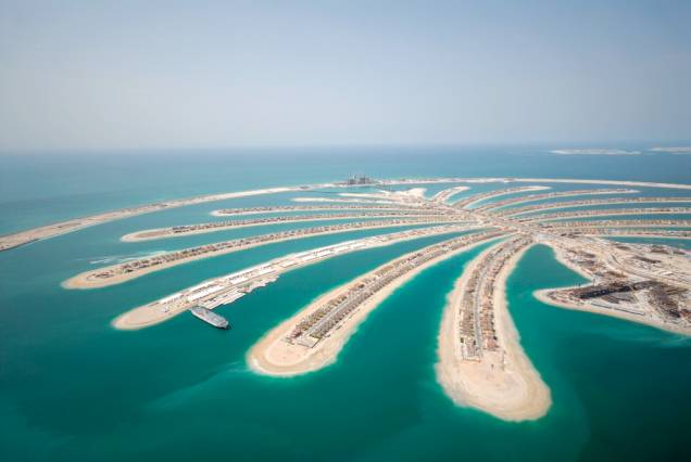 O icônico condomínio em forma de palmeira de Palm Jumeirah, <a href="http://viajeaqui.abril.com.br/cidades/emirados-arabes-unidos-dubai" rel="Dubai" target="_blank">Dubai</a>