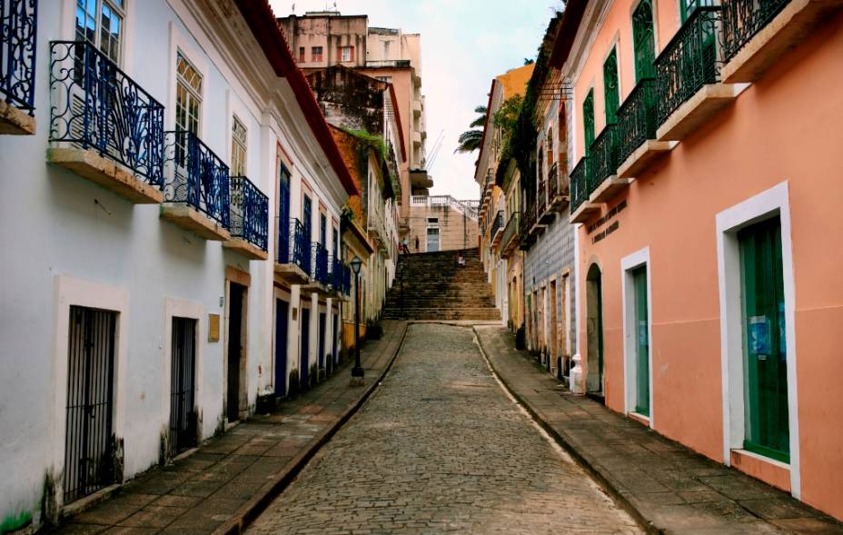 São Luís (MA) é um excelente local para aprender o significado de termos como meia-morada, morada, solar e sobrado ou de expressões como fazer nas coxas e sem eira, nem beira