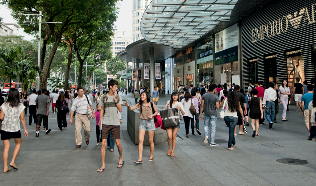 A agitada Orchard Road, em Cingapura, com suas lojas de grife