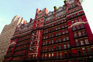 a-famosa-fachada-vermelha-do-chelsea-hotel-que-se-localiza-no-bairro-de-mesmo-nome-em-manhattan