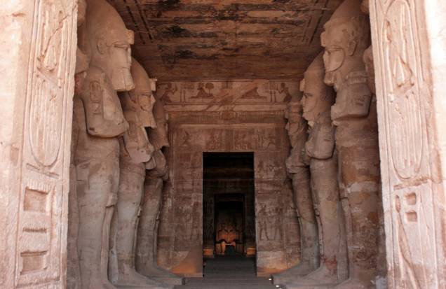 Interior do Templo de Ramsés, no complexo arqueológico de Abu Simbel Interior do Templo de Ramsés, no complexo arqueológico de Abu Simbel