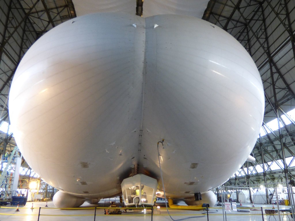 O formato do Airlander 10, um tanto característico - alguns apontam que parece um traseiro! (foto: divulgação)