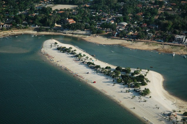 A 38 quilômetros a oeste de Santarém, Alter do Chão, no Pará, ganhou reconhecimento internacional em 2009, quando o jornal inglês <em>The Guardian</em> a colocou entre as dez mais belas praias do Brasil