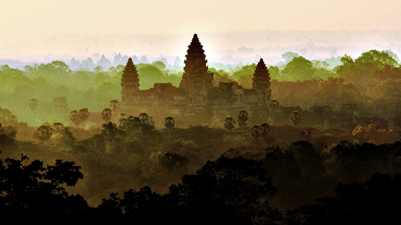 Angkor_Wat_at_Dawn
