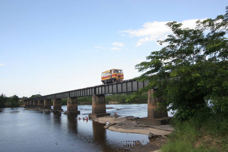 Ponte que dá acesso à cidade de <a href="https://viajeaqui.abril.com.br/cidades/br-ap-serra-do-navio" rel="Serra do Navio" target="_blank">Serra do Navio</a> no <a href="https://viajeaqui.abril.com.br/estados/br-amapa" rel="Amapá" target="_blank">Amapá</a>