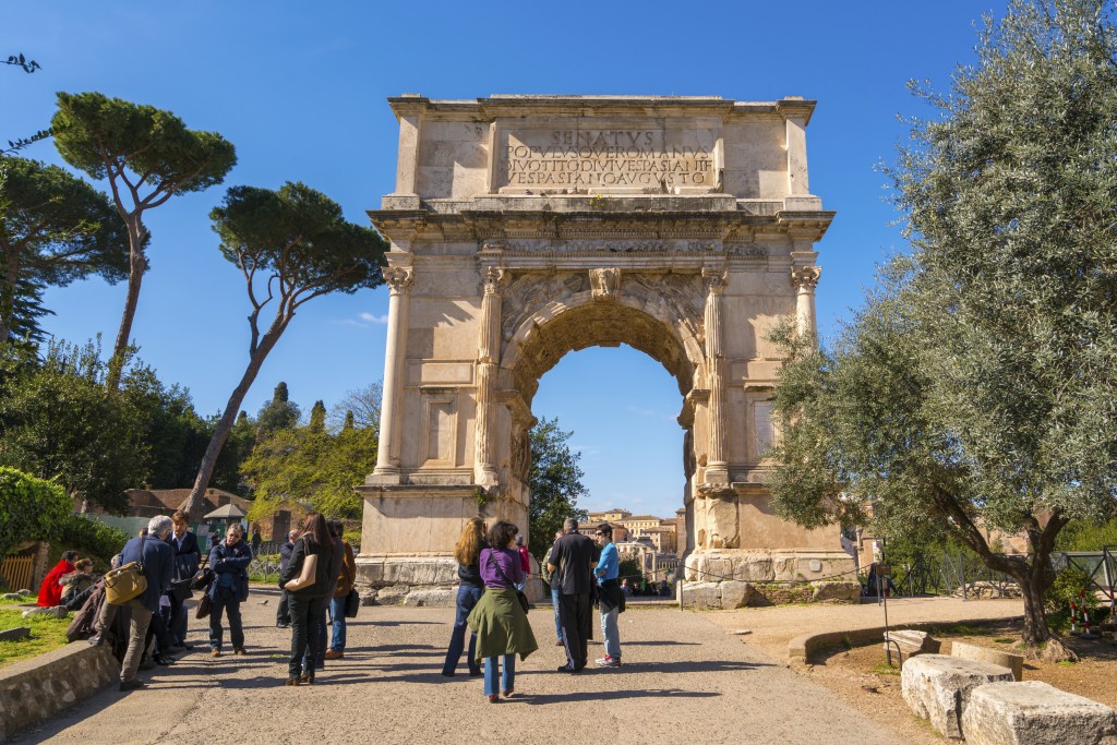 Infelizmente, o Arco de Tito tem esculturas antissemitas (foto: Holger Mette/iStock)