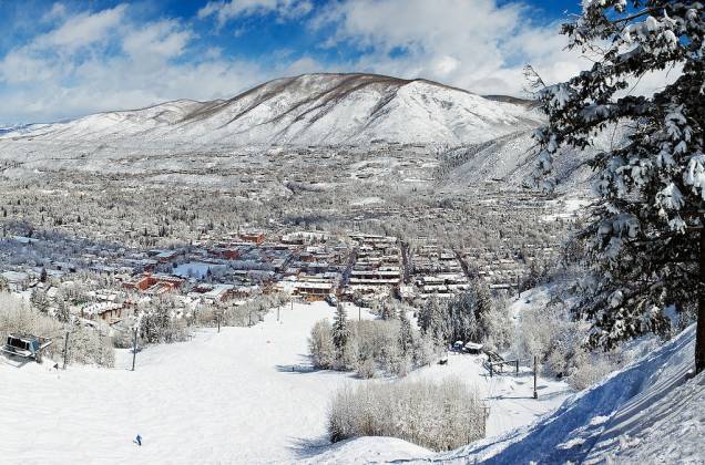Vista geral da região de Aspen. O inverno é a melhor estação para visitá-las devido aos esportes. No entanto, a região também oferece boas opções para quem a visita em outras estações