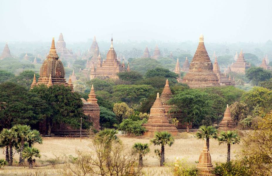 Outra alternativa interessante é percorrer os principais pontos de interesse de <a href="https://viajeaqui.abril.com.br/cidades/mianmar-bagan" rel="Bagan" target="_blank">Bagan</a> em charretes. É um meio de transporte lento e não muito confortável, mas conveniente, barato e possui um ponto positivo. Os condutores são quase sempre muito simpáticos e isso é uma ótima oportunidade para estar em contato próximo com os locais Outra alternativa interessante é percorrer os principais pontos de interesse de <a href="https://viajeaqui.abril.com.br/cidades/mianmar-bagan" rel="Bagan" target="_blank">Bagan</a> em charretes. É um meio de transporte lento e não muito confortável, mas conveniente, barato e possui um ponto positivo. Os condutores são quase sempre muito simpáticos e isso é uma ótima oportunidade para estar em contato próximo com os locais