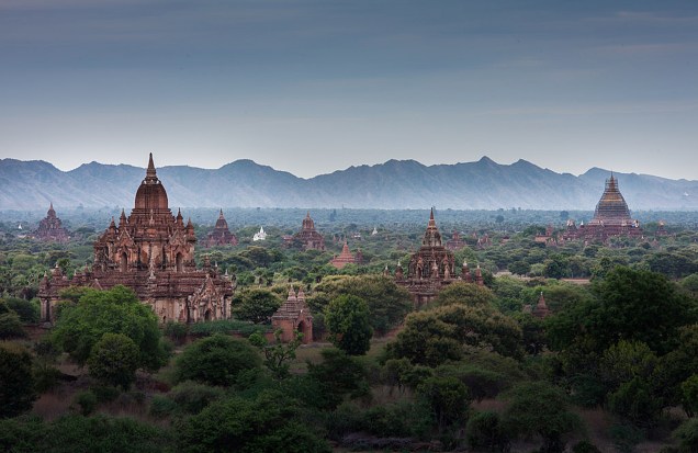 <a href="https://viajeaqui.abril.com.br/cidades/mianmar-bagan" rel="Bagan" target="_blank">Bagan</a> é um sítio arqueológico em <a href="https://viajeaqui.abril.com.br/paises/mianmar" rel="Mianmar" target="_blank">Mianmar</a>, na parte continental do Sudeste Asiático, que conserva milhares de estupas – são essas construções budistas antiguíssimas, que originalmente serviam para conservar relíquias ligadas a Sidharta Gautama, o Buda