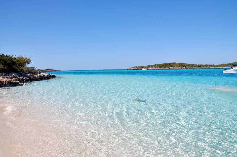 Mesmo movimentada com seus resorts e cassinos, a capital das <a href="https://viajeaqui.abril.com.br/paises/bahamas" rel="Bahamas" target="_blank">Bahamas</a> é rodeada por praias paradisíacas, dignas de <a href="https://viajeaqui.abril.com.br/continentes/caribe" rel="Caribe" target="_blank">Caribe</a> Mesmo movimentada com seus resorts e cassinos, a capital das <a href="https://viajeaqui.abril.com.br/paises/bahamas" rel="Bahamas" target="_blank">Bahamas</a> é rodeada por praias paradisíacas, dignas de <a href="https://viajeaqui.abril.com.br/continentes/caribe" rel="Caribe" target="_blank">Caribe</a>