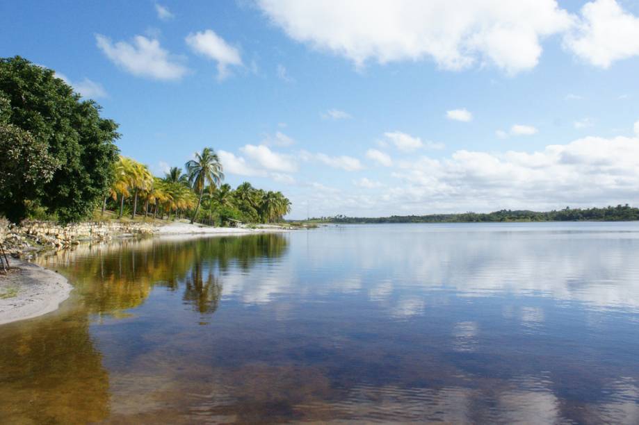 Longe do movimento de Taipu de Fora e dos barcos de Barra Grande, a Lagoa do Cassange é ótima para relaxar Longe do movimento de Taipu de Fora e dos barcos de Barra Grande, a Lagoa do Cassange é ótima para relaxar