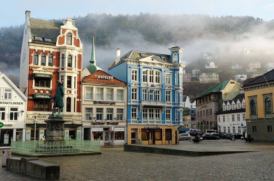 Casinhas coloridas fazem parte da paisagem de Bergen, na Noruega