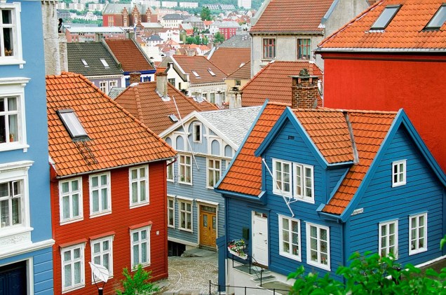 Casinhas coloridas fazem parte da paisagem de Bergen, na Noruega