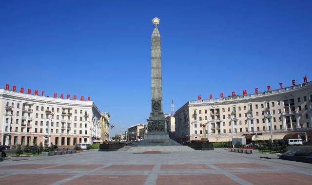 Isolada do resto da Europa, a Bielorrúsia é o último "império" socialista do continente. Por não ter sido influenciado pela cultura ocidental pela falta de abertura com o capitalismo, o país é um chamariz para mochileiros interessados em conhecer o mundo e suas diversidades. Entre as atrações, estão as fazendas com seus campos de flores, os pequenos vilarejos e dois parques nacionais - onde habita o bisão-europeu, o maior mamífero terrestre do continente. (foto: Thinkstock)