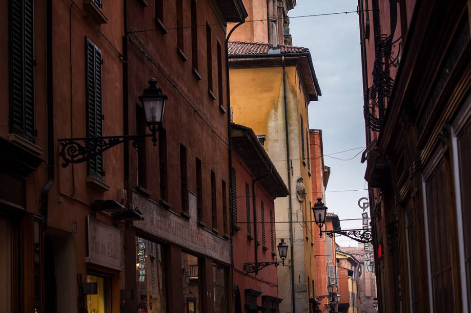 Ruas do centro histórico de <a href="https://viajeaqui.abril.com.br/cidades/italia-bolonha" rel="Bolonha" target="_blank">Bolonha</a>, na <a href="https://viajeaqui.abril.com.br/paises/italia" rel="Itália" target="_blank">Itália</a>