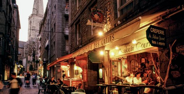 Uma das muitas creperias de Saint Malo, parada recomendada na Bretanha Uma das muitas creperias de Saint Malo, parada recomendada na Bretanha