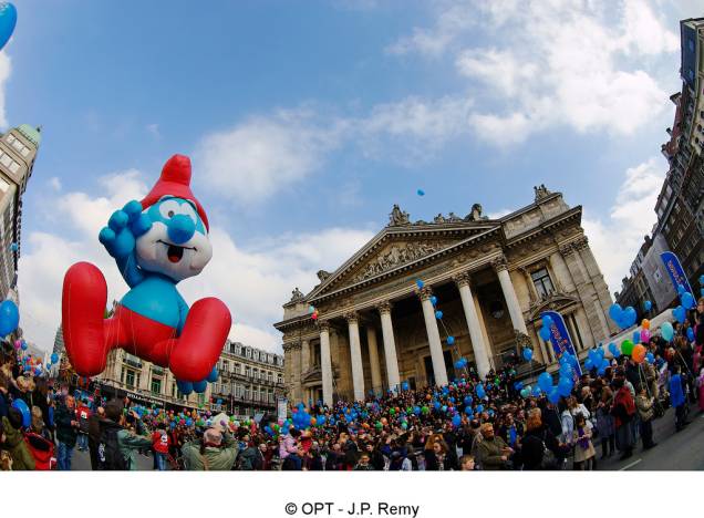 O dia da Parada dos Balões de Bruxelas traz personagens do mundo dos quadrinhos tão amados pelos belgas. Os Smurfs (<em>Les Schtroumpfs</em>, no original em francês), são uma criação do belga Peyo
