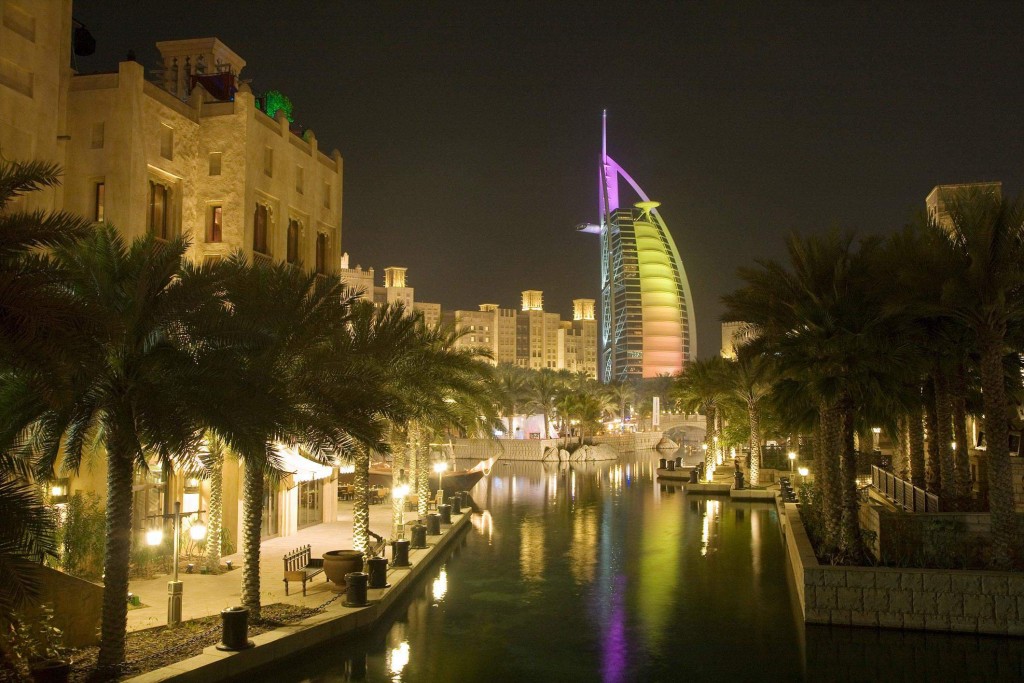 O edifício Burj Al-Arab, em forma de vela, é um dos símbolos do luxo de Dubai (foto: Thinkstock)