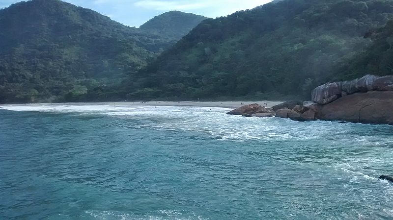 Cachadaço, em Trindade: 15 minutos de caminhada, praia sussa e uma piscina natural deslumbrante (foto: Rafael dos Santos Veríssimo/Wikimedia Commons)