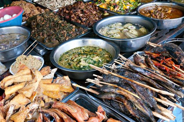 Uma das maneiras de provar a culinária do Camboja é ir ao Kandal Market, que fica perto do rio Tonlé Sap Uma das maneiras de provar a culinária do Camboja é ir ao Kandal Market, que fica perto do rio Tonlé Sap