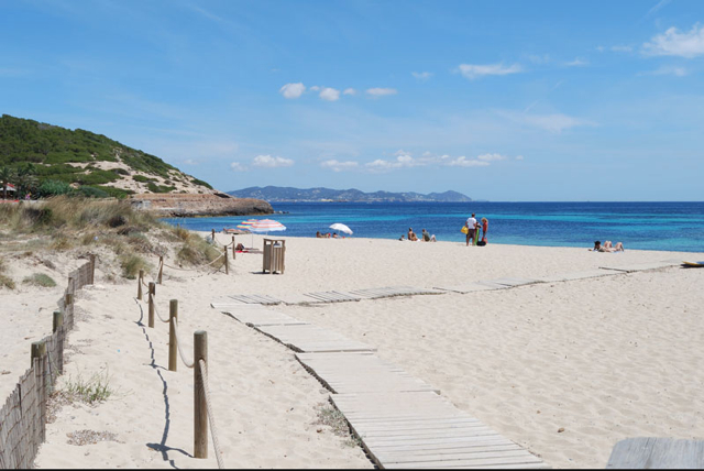 A praia de Es Cavallet, em Ibiza