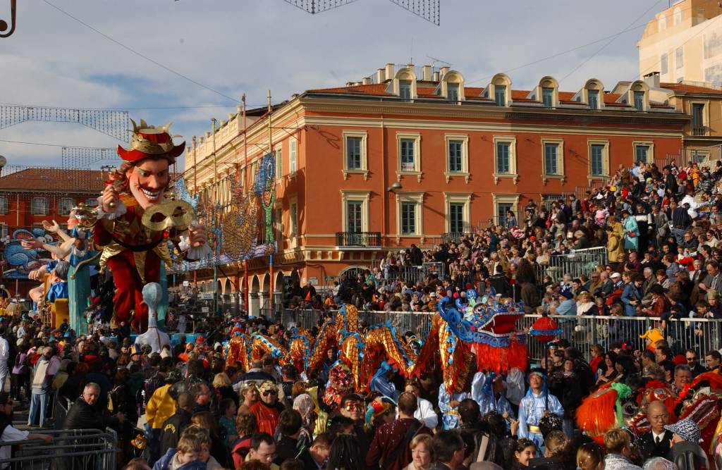 Nice, França: desfile na Promenade des Anglais