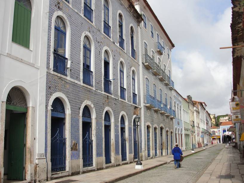 O museu <a href="http://viajeaqui.abril.com.br/estabelecimentos/br-ma-sao-luis-atracao-casa-de-nhozinho" rel="Casa de Nhozinho" target="_blank">Casa de Nhozinho</a> em <a href="http://viajeaqui.abril.com.br/cidades/br-ma-sao-luis" rel="São Luís (MA)" target="_blank">São Luís (MA)</a> homenageia o trabalho de Antônio Bruno Pinto Nogueira, o Nhozinho, um dos mais importantes artesãos maranhenses