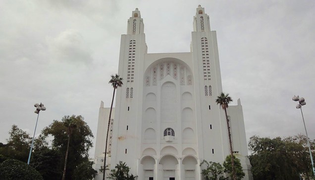 Como o Marrocos conquistou sua independência em 1956, e a maior parte de sua população é adepta de religiões islâmicas, a Catedral do Sagrado Coração de Casablanca deixou de ser um templo cristão para se transformar em um centro cultural