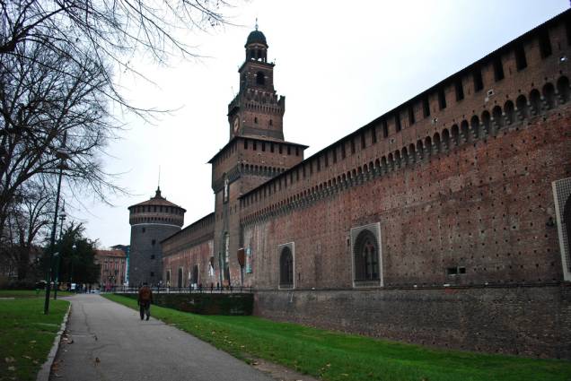 O Castello Sforzesco foi construído sobre uma antiga fortificação, erigida pela família Visconti