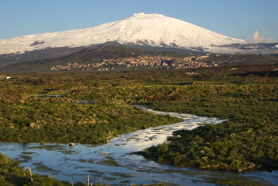 Catânia sob o Etna, Itália