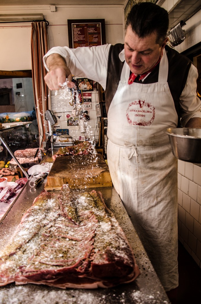 No Chianti, Dario Cecchini tempera declamando Dante / Divulgação