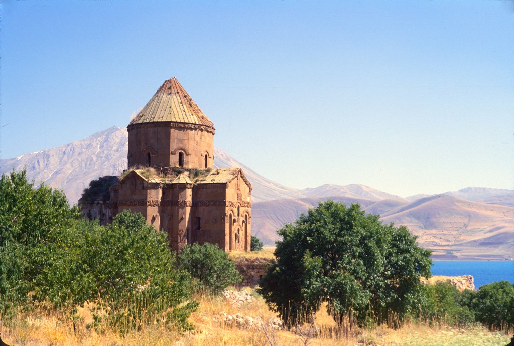 A igreja armênia que foi atacada pelos turcos (foto: University of Hawaii Museum Consortium)
