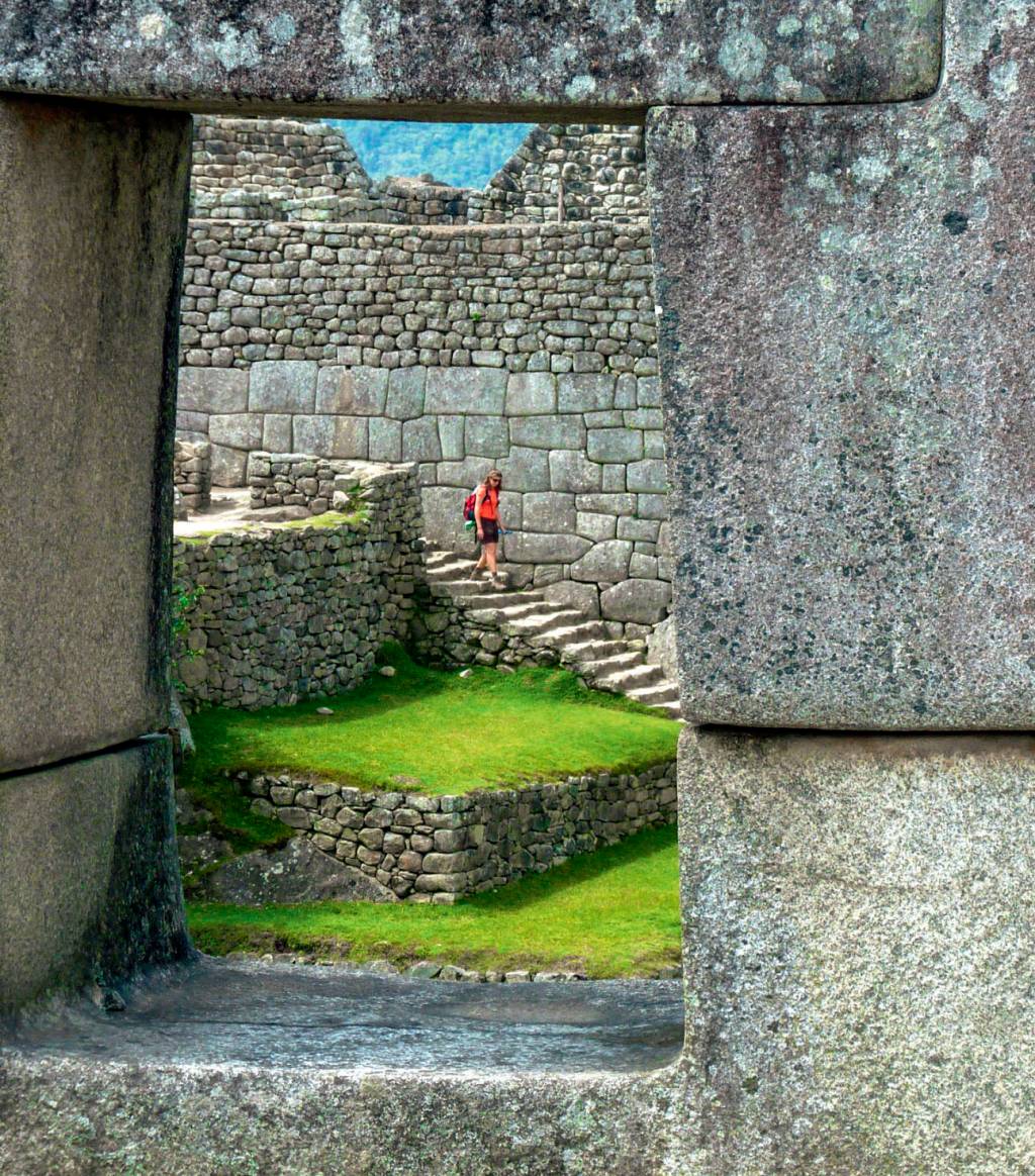 A foto clássica da cidade inca, com a escalável Montanha Huayna Picchu ao fundo