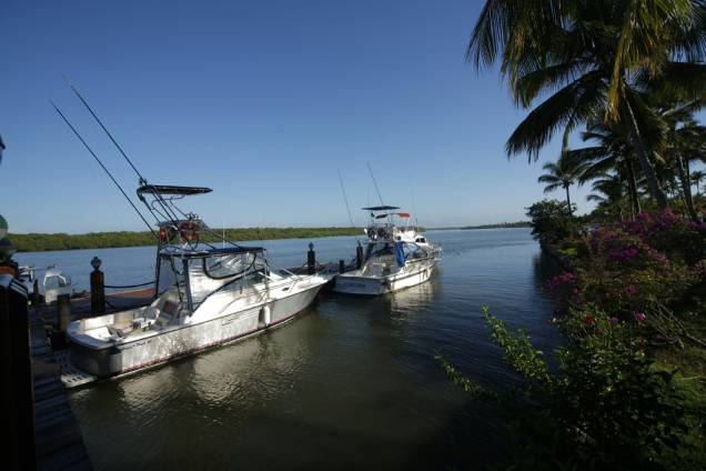 O acesso à ilha é feito de barco a partir do Povoado de Comandatuba. O trajeto dura 10 minutos