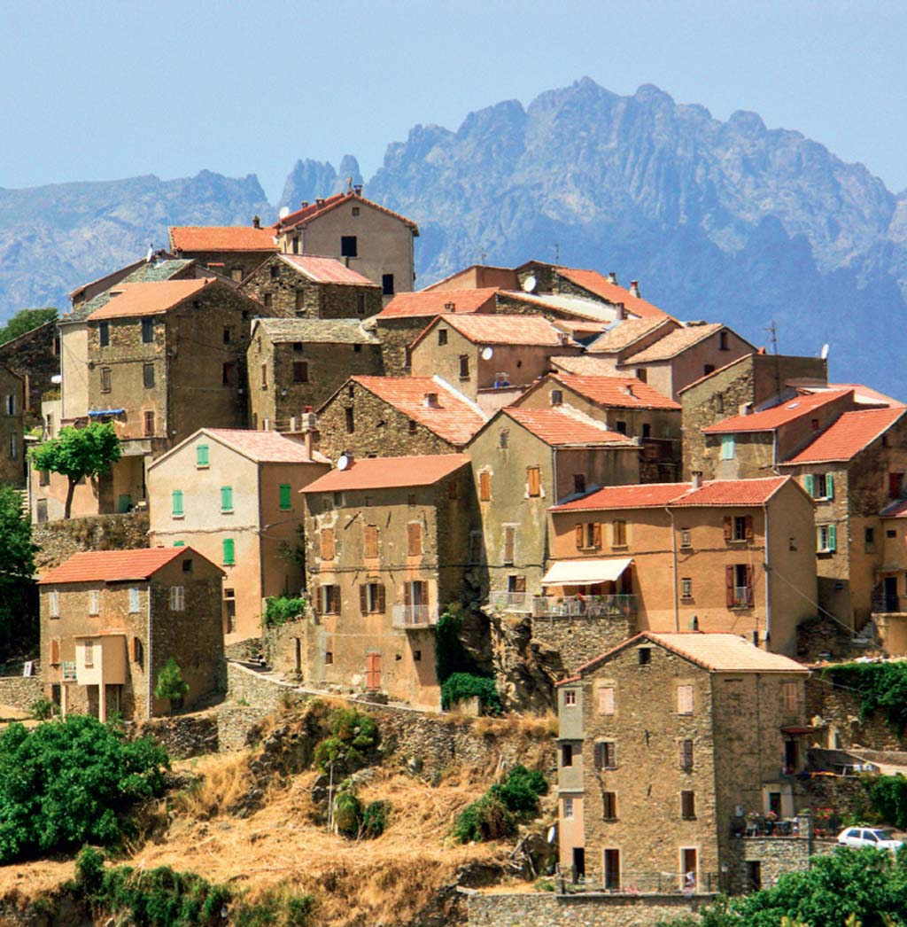 As casas encarapitadas de Corte, na Córsega As casas encarapitadas de Corte, na Córsega