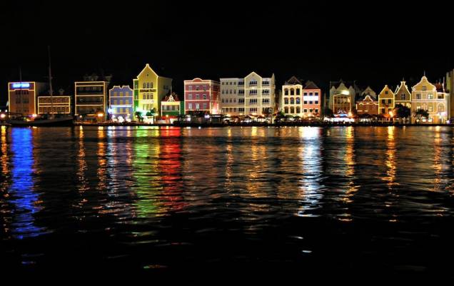 Aspecto noturno de Willemstad, Curaçao