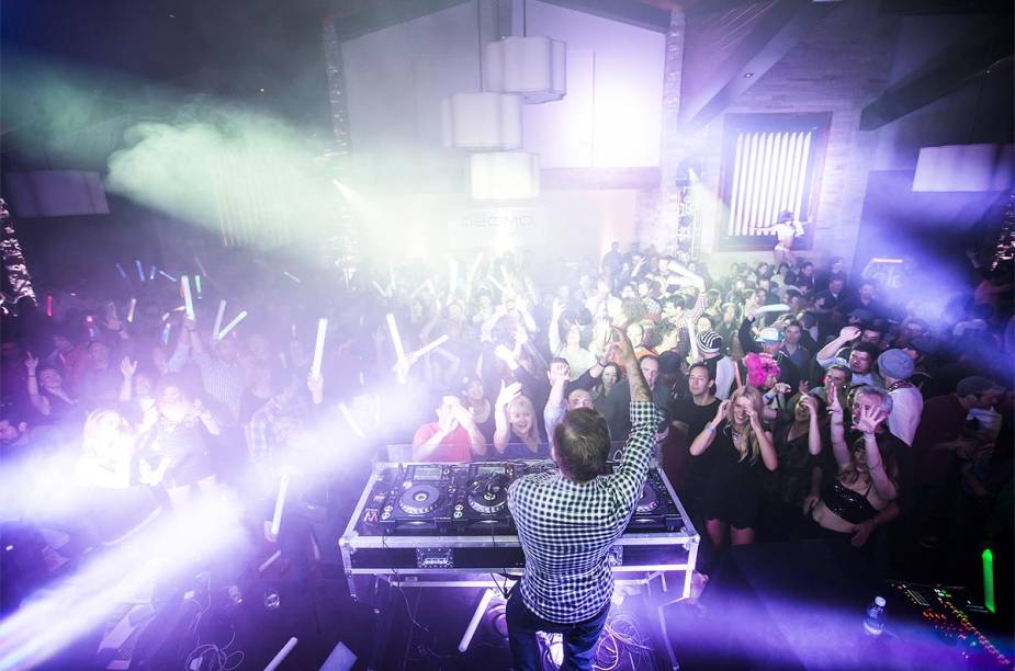 Baladas como a Decimo provocam verdadeiras avalanches na turma de esquiadores - em temporadas de inverno, a casa abre por até seis noites seguidas Baladas como a Decimo provocam verdadeiras avalanches na turma de esquiadores - em temporadas de inverno, a casa abre por até seis noites seguidas