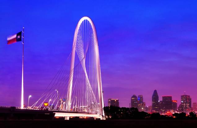 A ponte estaiada Margaret Hunt Hill foi inaugurada em 2012 e oferece uma visão privilegiada da cidade de Dallas