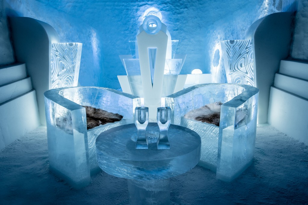 Poltronas da suíte de luxo (Foto: Reprodução/Icehotel)