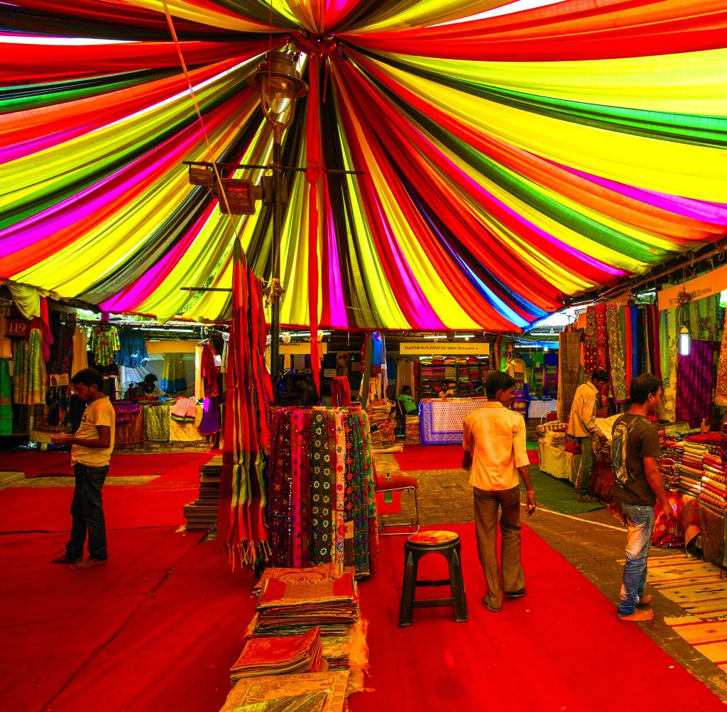 01ATNQNZ - India, New Delhi, Dilli Haat is a wide range of craft shops of all states of India