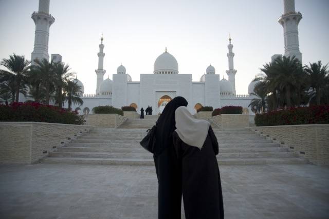 A mesquitona Sheikh Zayed, a atração mais concorrida (e esplendorosa) da cidade