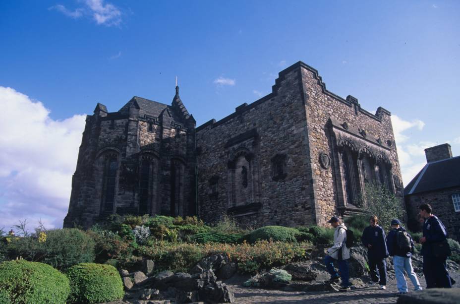 Edimburgo, Escócia - Repleta de história, mas ainda possuindo uma sensação de vanguarda contemporânea, Edimburgo é compacta o suficiente para descobrir a pé, diz a Frommers. A capital da Escócia está repleta de arquitetura e história visível, sendo que muitas das atrações são centradas em torno da Royal Mile, a zona mais velha e medieval da cidade.