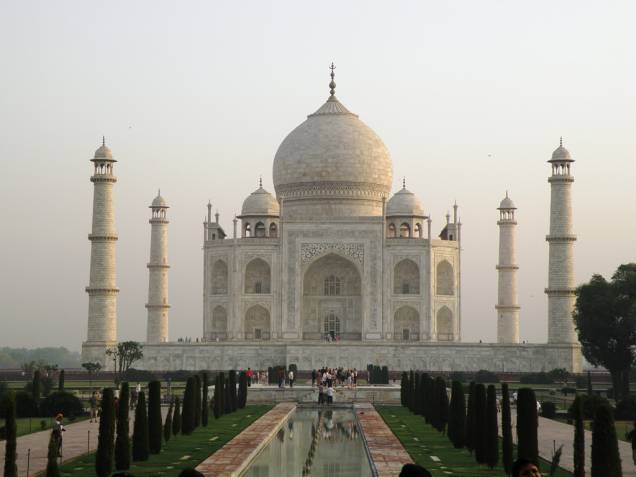 O mausoléu Taj Mahal, em Agra, foi construído por Shah Jahan em homenagem a sua amada esposa Mumtaz Mahal